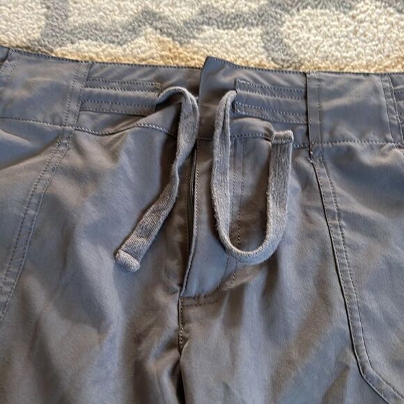 All cool fit Cargo Cropped Pants in grey size M EUC - Picture 4 of 9